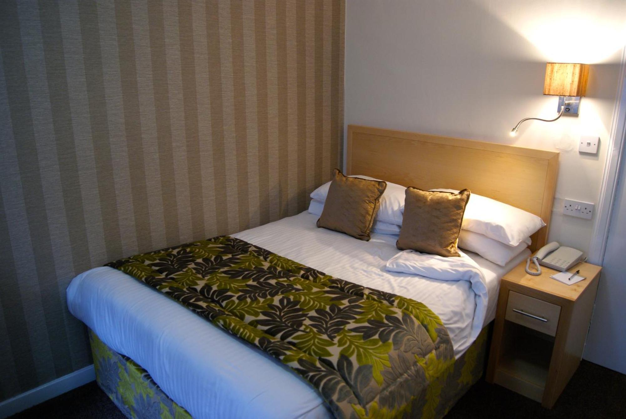 Selkirk Arms Hotel Къркъдбрайт Стая снимка
