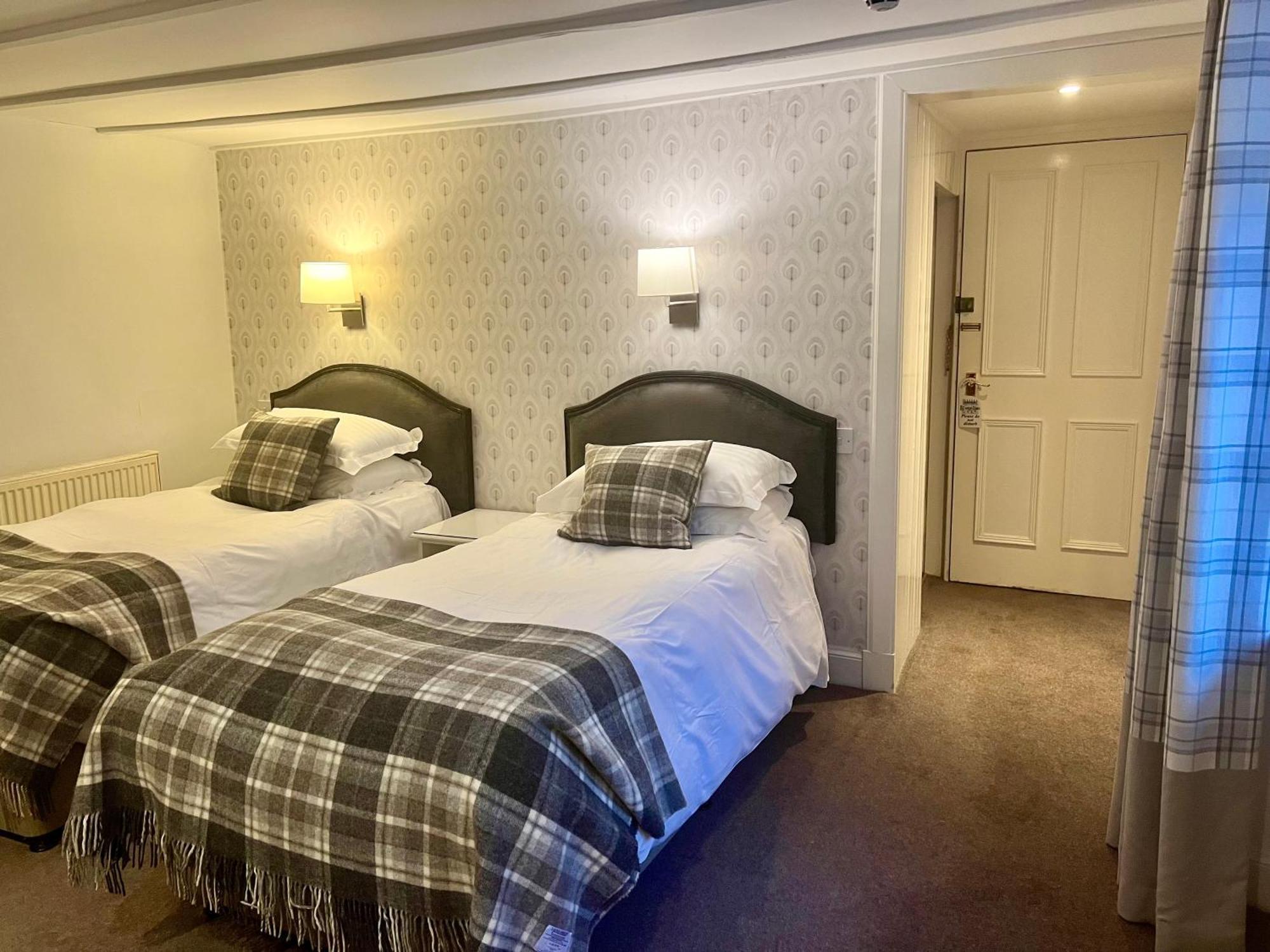 Selkirk Arms Hotel Къркъдбрайт Екстериор снимка