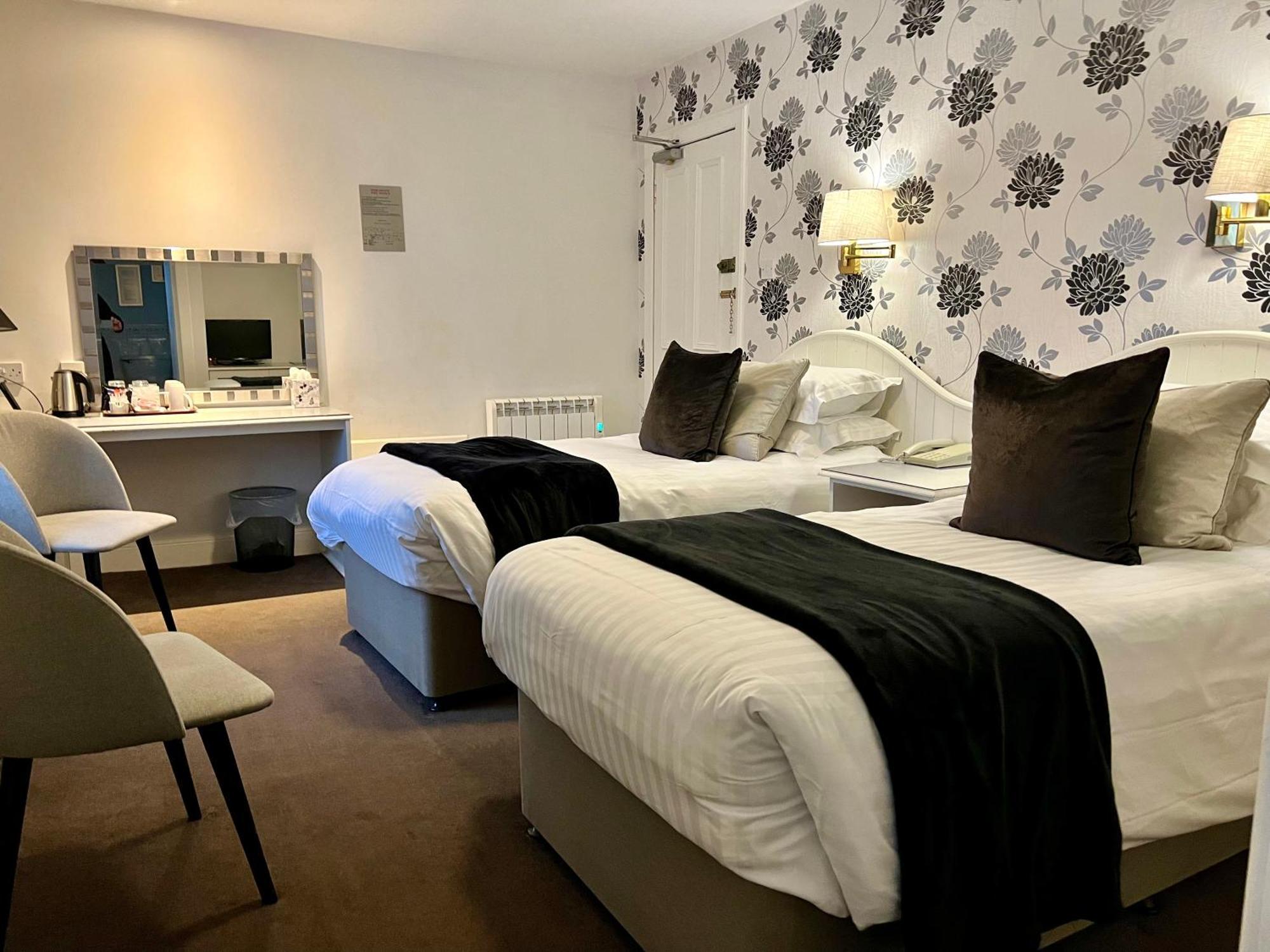 Selkirk Arms Hotel Къркъдбрайт Екстериор снимка